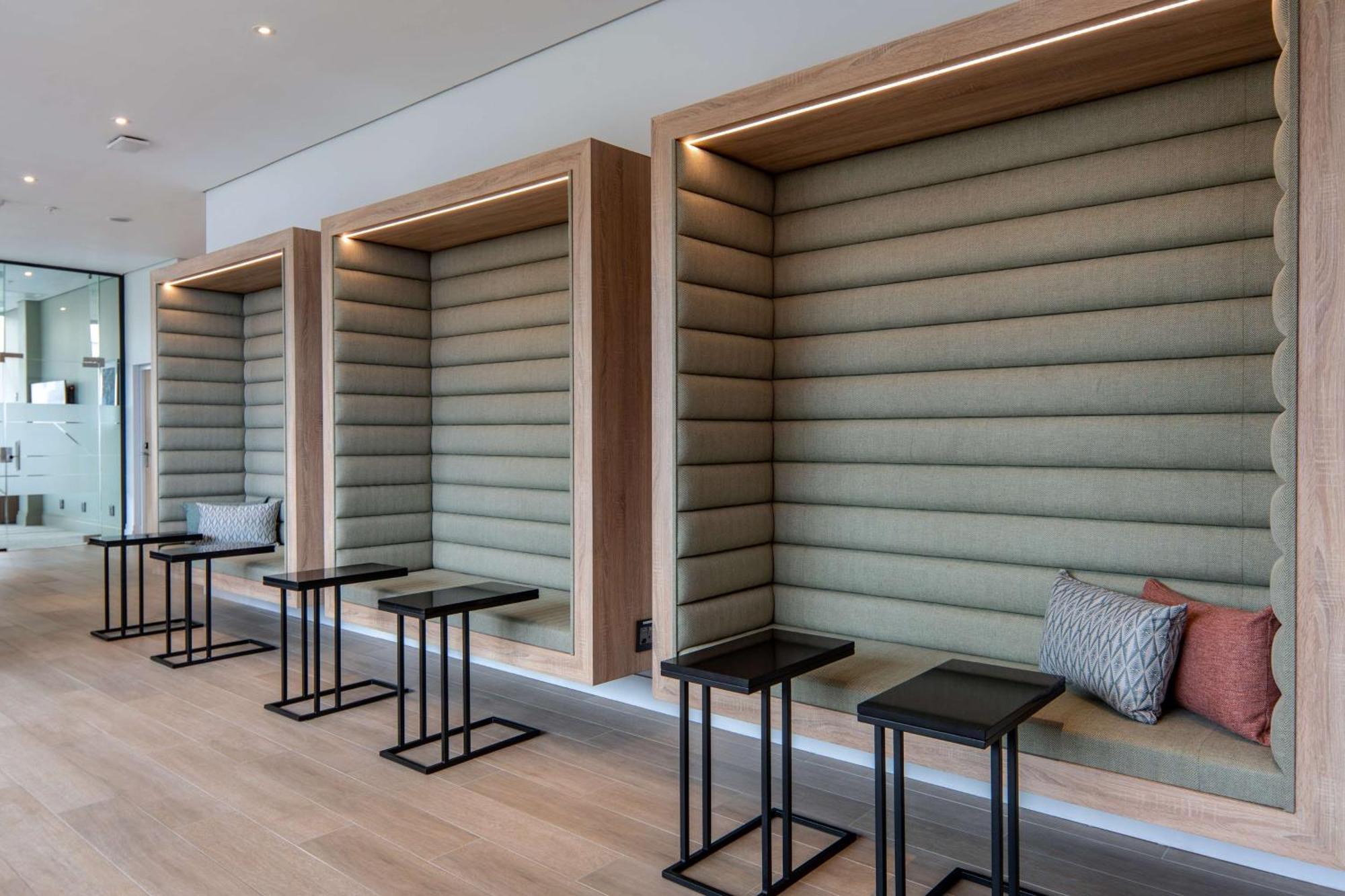 Hilton Garden Inn Umhlanga Arch ダーバン エクステリア 写真